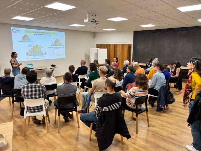 Le collectif forme ses membres aux compétences des collectivités